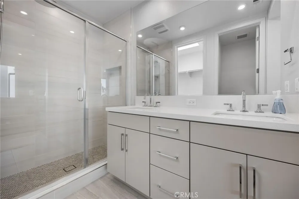 669 S Lyon Street Santa Ana, CA 92705
