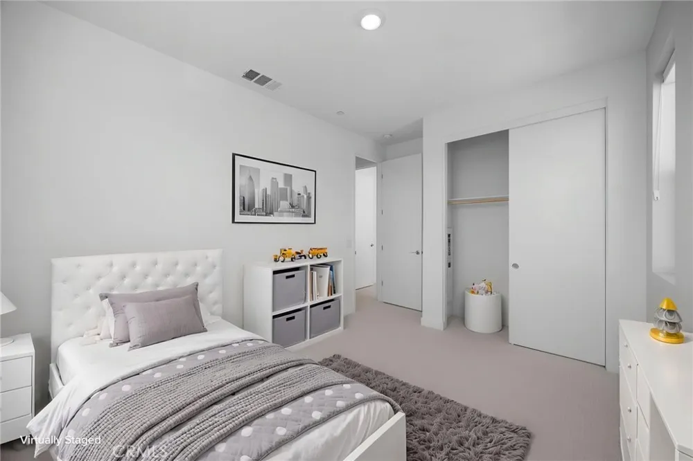 669 S Lyon Street Santa Ana, CA 92705