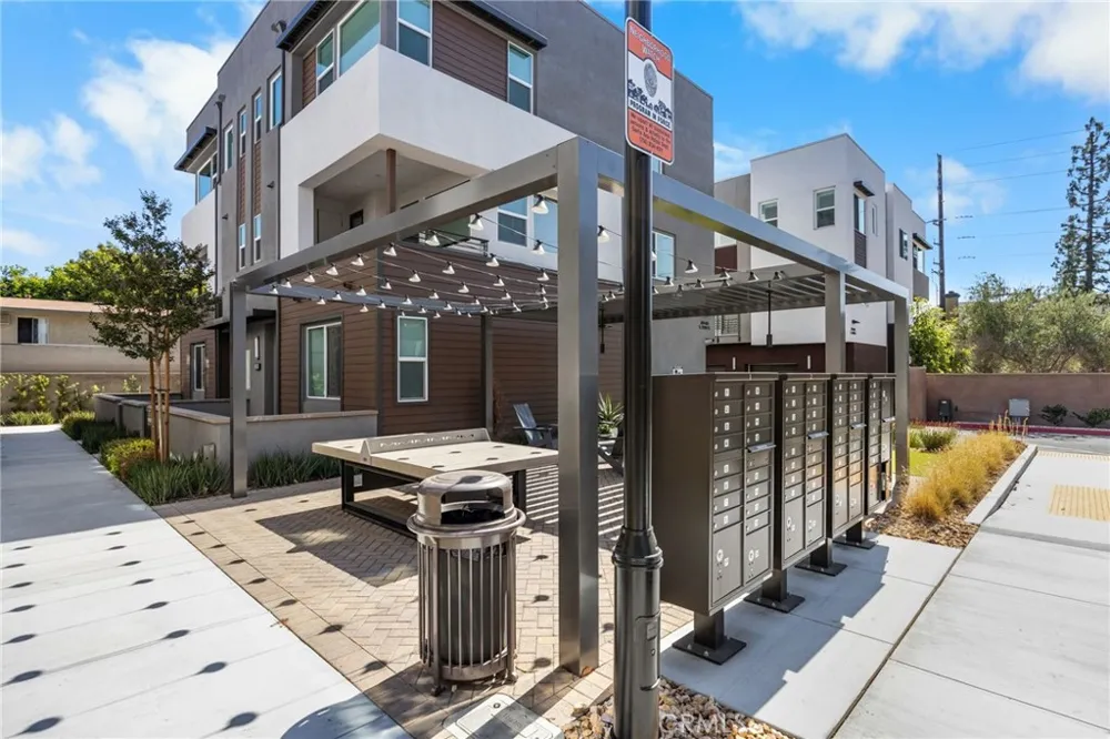 669 S Lyon Street Santa Ana, CA 92705