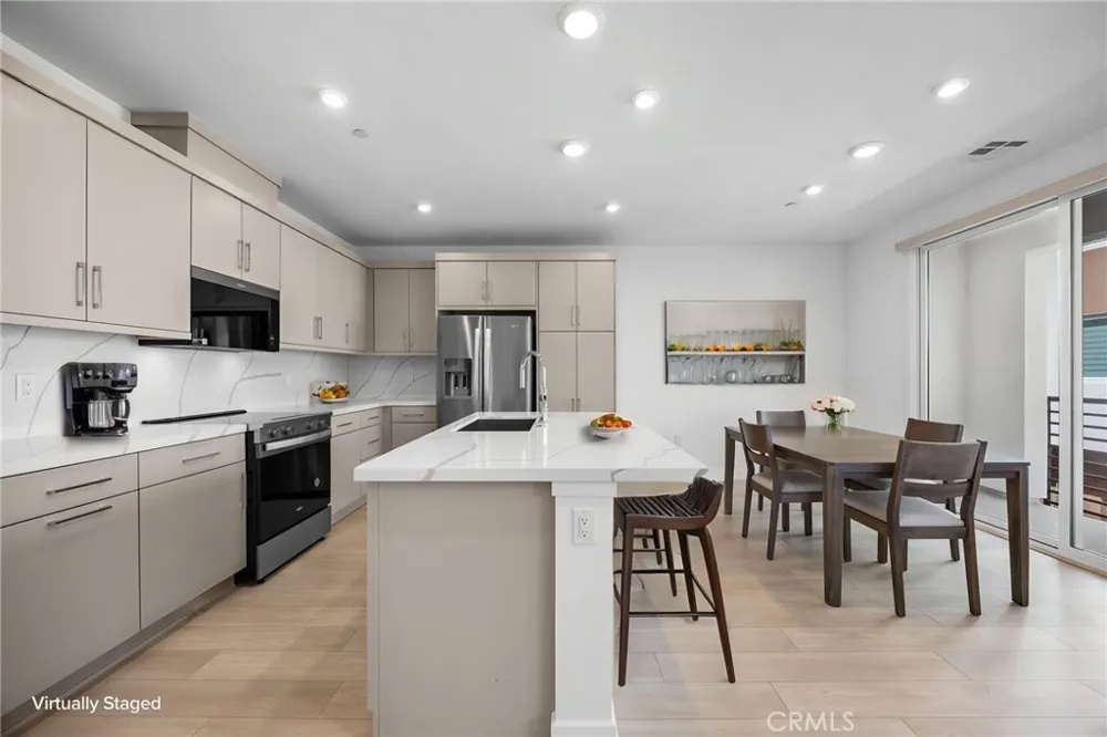 669 S Lyon Street Santa Ana, CA 92705