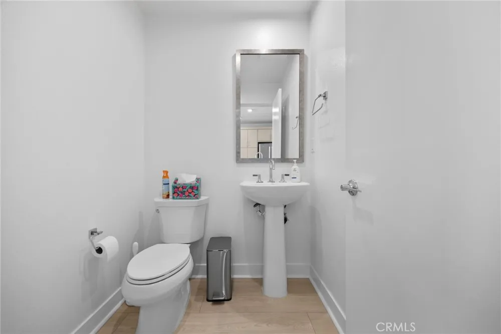 669 S Lyon Street Santa Ana, CA 92705