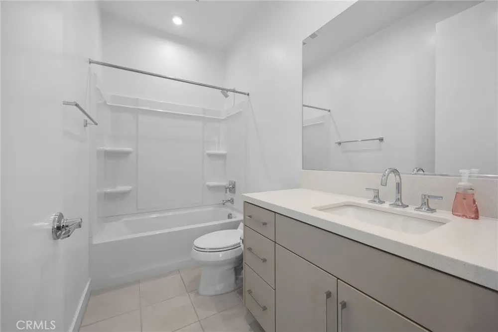 669 S Lyon Street Santa Ana, CA 92705