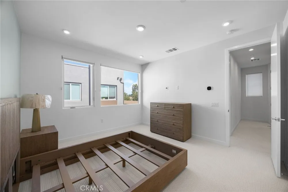 669 S Lyon Street Santa Ana, CA 92705