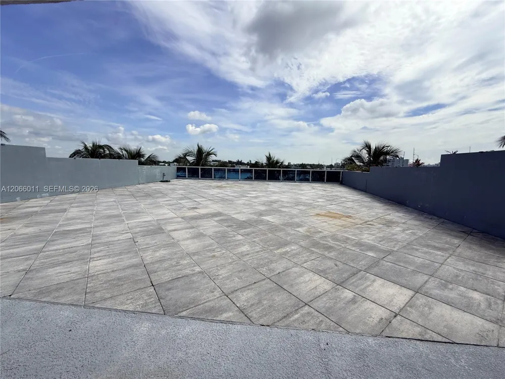 1881 79th St Cswy #401 North Bay Village, FL 33141