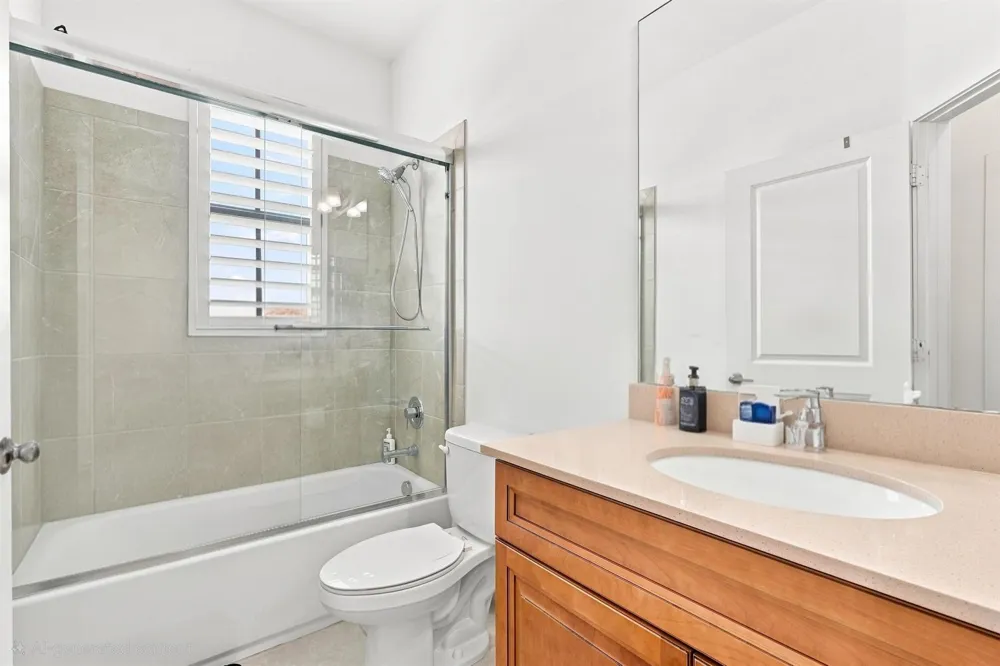 3000 KING PALM WAY Riviera Beach, FL 33410