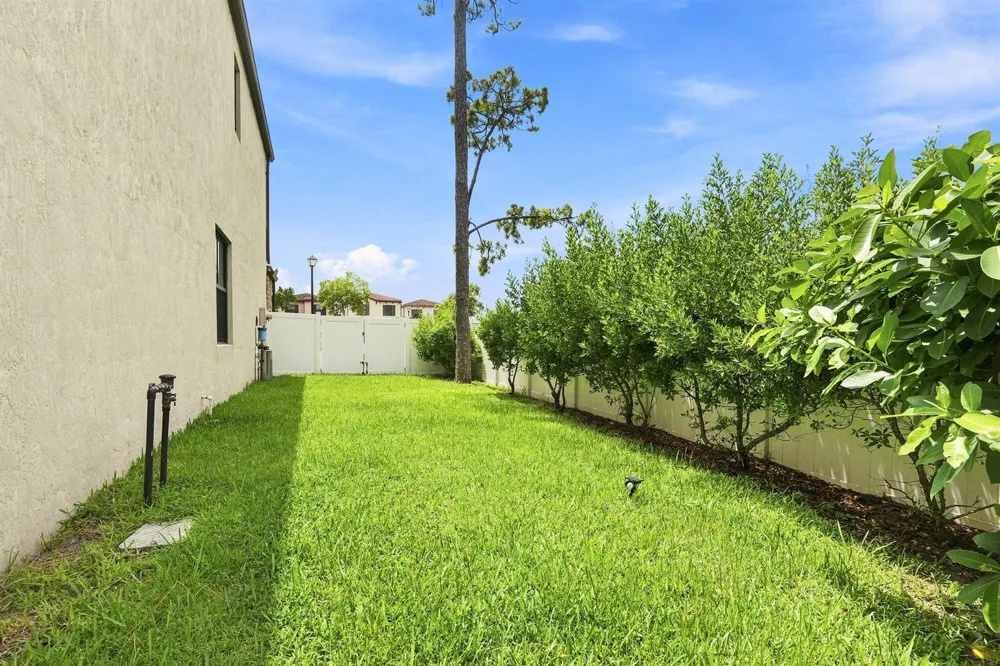 3000 KING PALM WAY Riviera Beach, FL 33410
