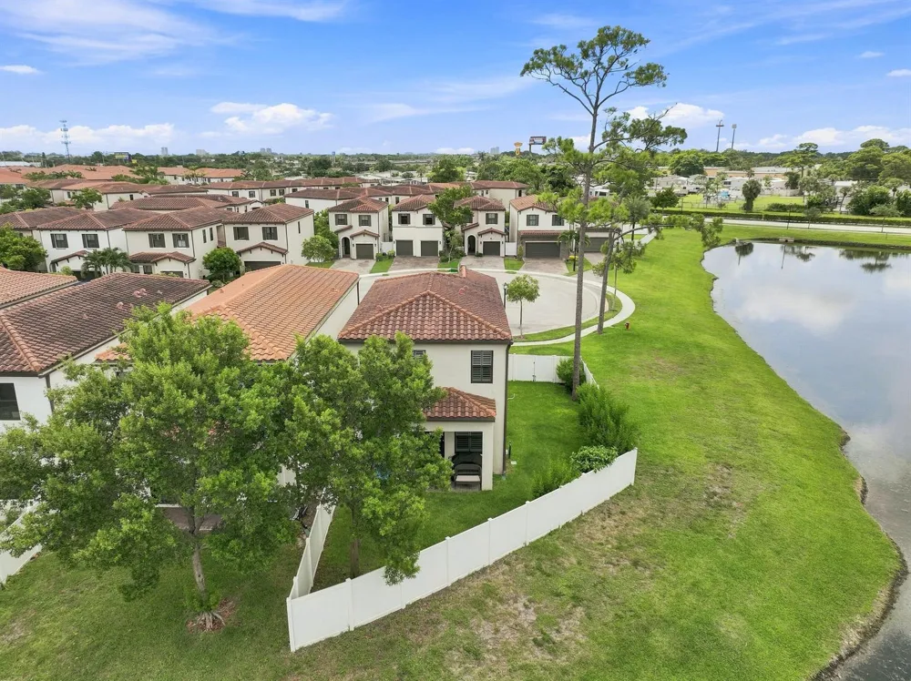 3000 KING PALM WAY Riviera Beach, FL 33410