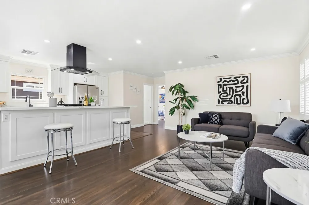 3133 Cedar Avenue Long Beach, CA 90806