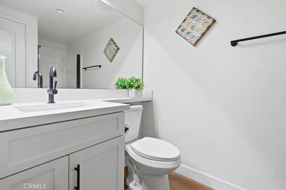 521 Lark Ellen #B Covina, CA 91722
