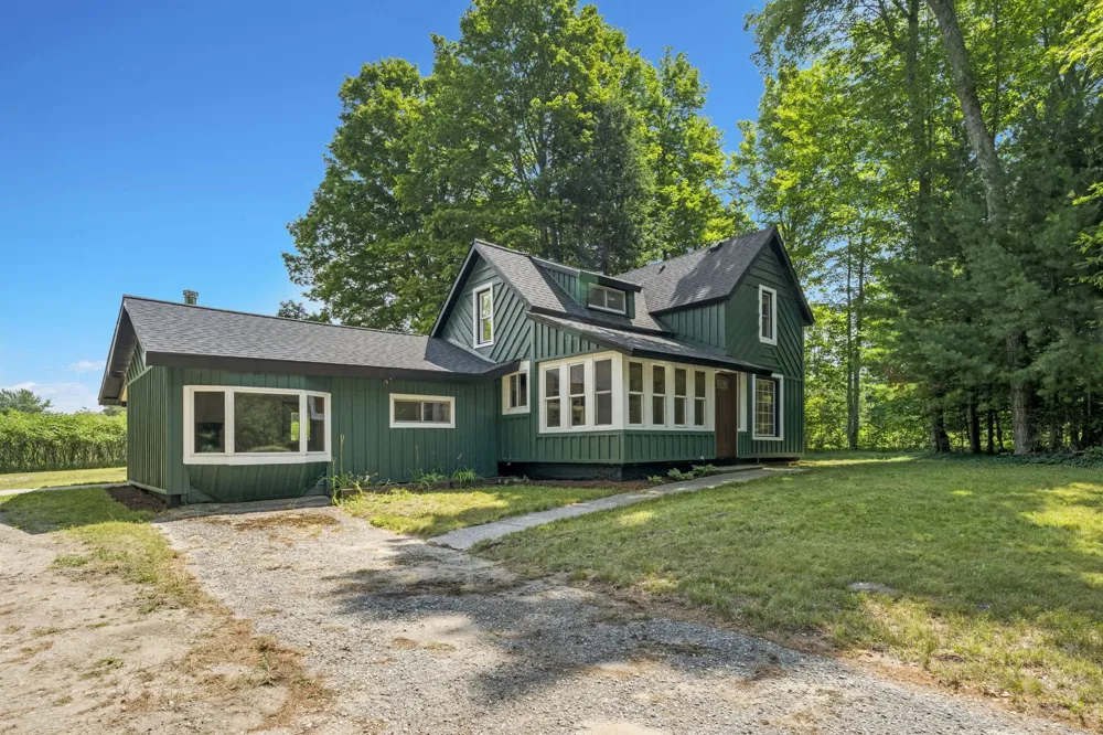 15049 Healy Lake Road Springdale Township, MI 49614