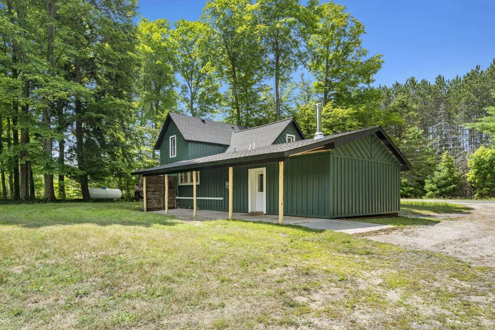 15049 Healy Lake Road Springdale Township, MI 49614