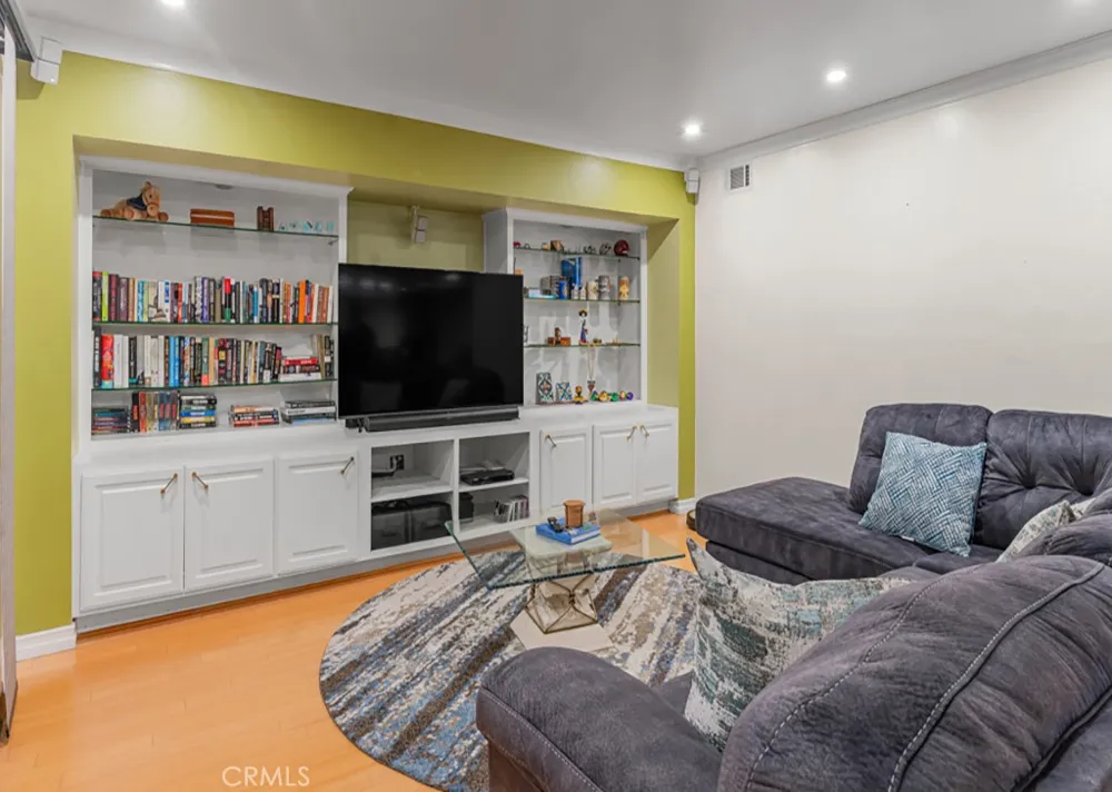 18215 S Dalton Avenue Gardena, CA 90248