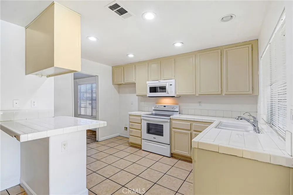 1639 Apapas San Jacinto, CA 92583