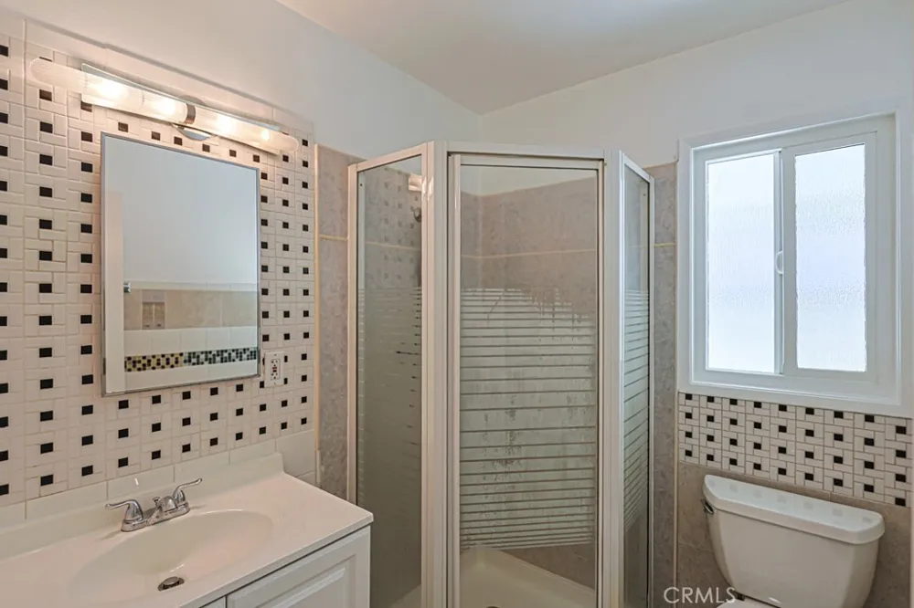 5282 Richmond Garden Grove, CA 92845