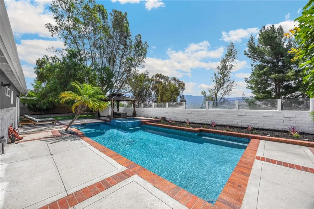 24642 Via Vallarta Yorba Linda, CA 92887