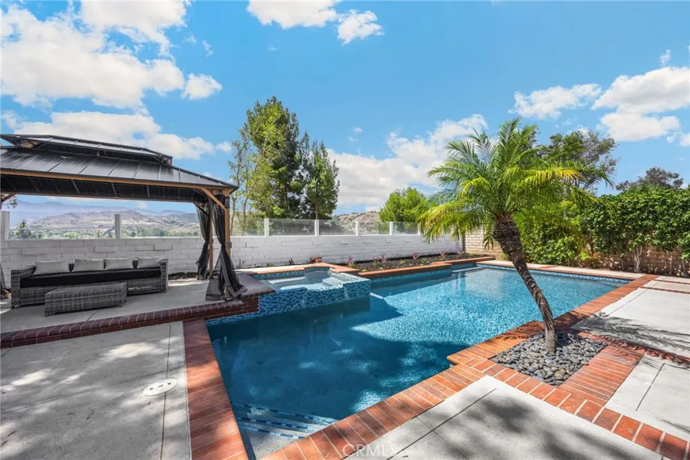 24642 Via Vallarta Yorba Linda, CA 92887