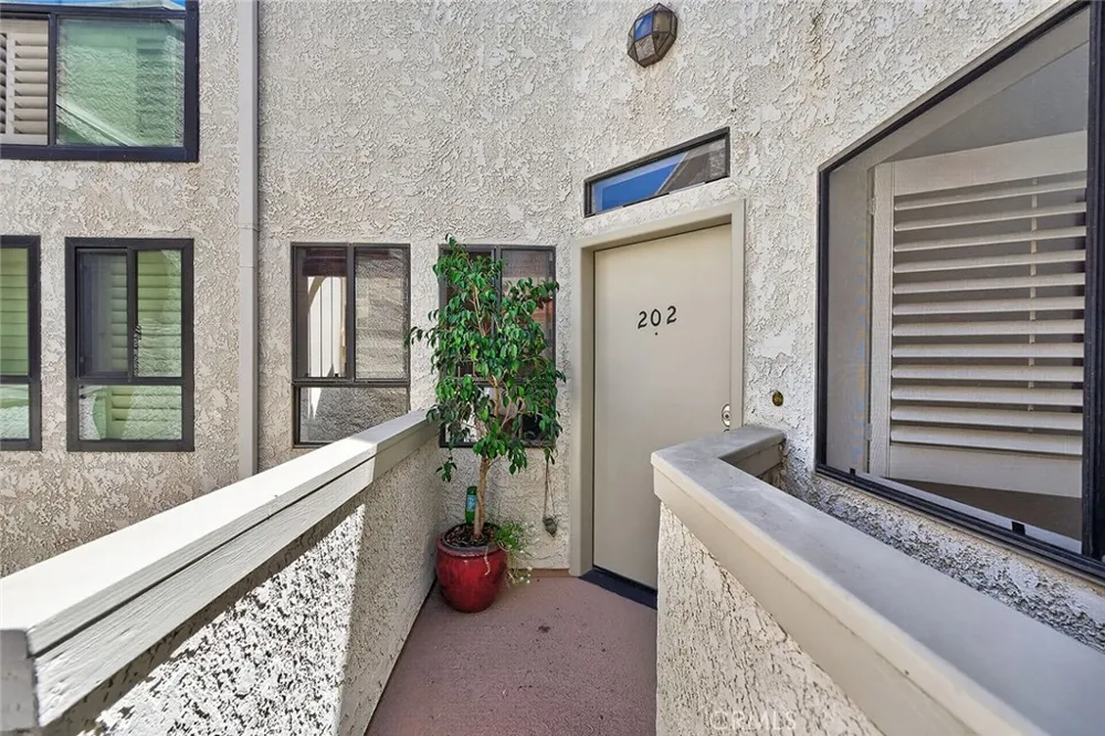 5032 Dorado Drive #202 Huntington Beach, CA 92649