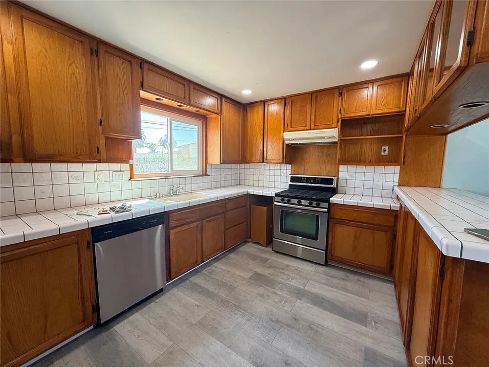 17530 Chestnut Fountain Valley, CA 92708