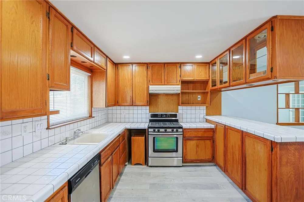 17530 Chestnut Fountain Valley, CA 92708