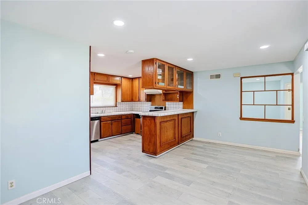 17530 Chestnut Fountain Valley, CA 92708