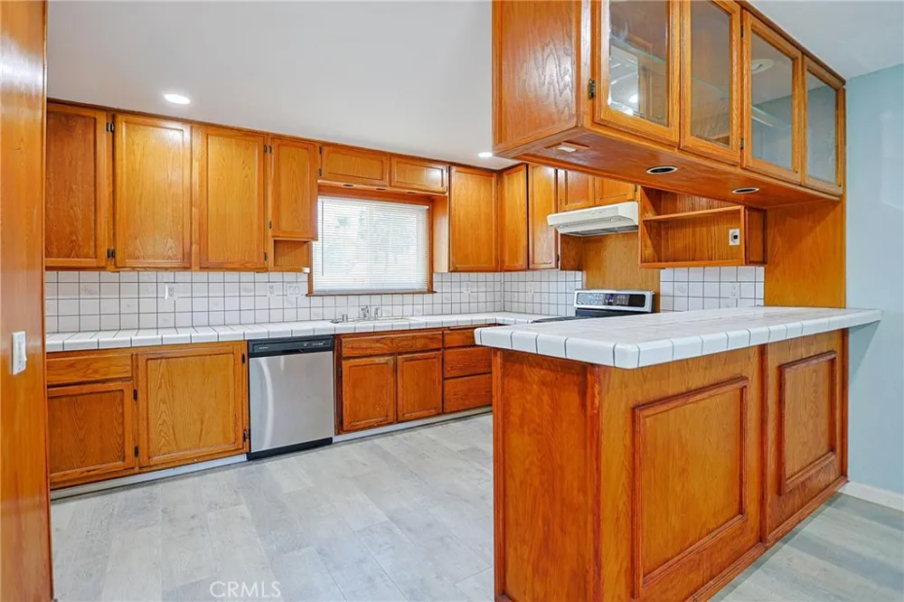 17530 Chestnut Fountain Valley, CA 92708