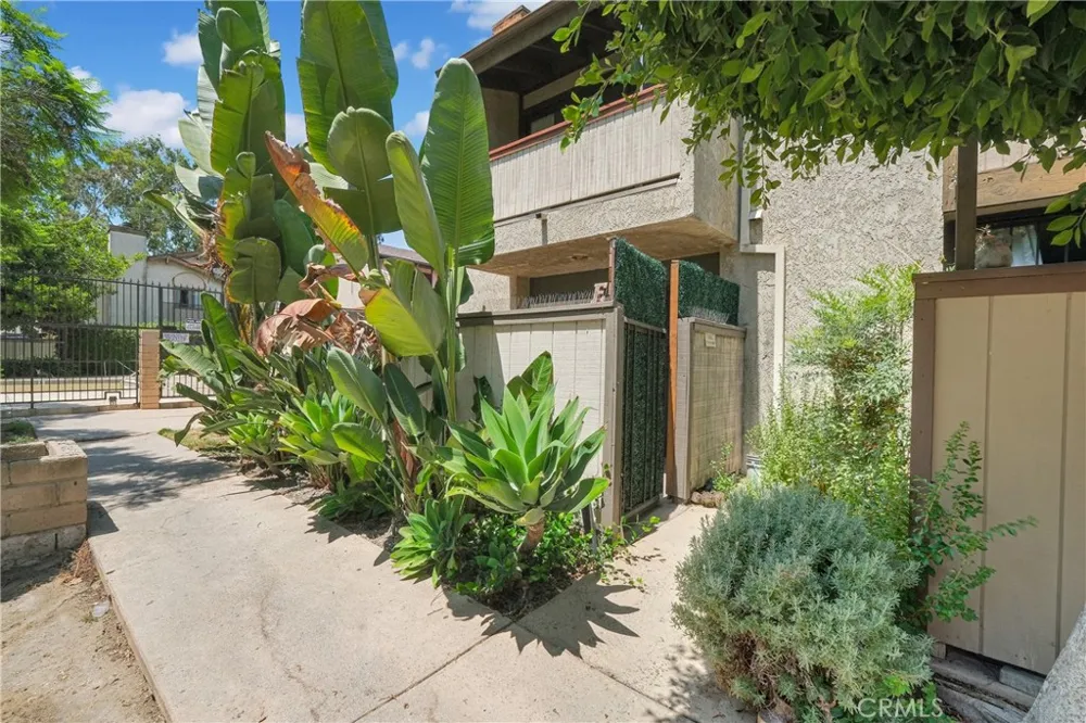 6431 Rugby Avenue #E Huntington Park, CA 90255