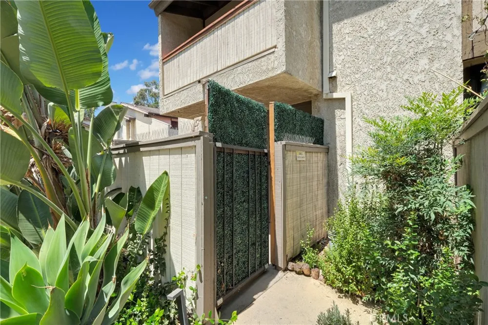 6431 Rugby Avenue #E Huntington Park, CA 90255