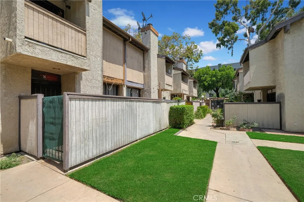 6431 Rugby Avenue #E Huntington Park, CA 90255