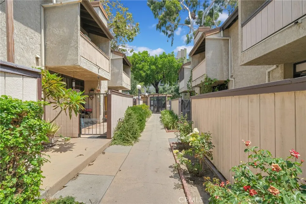 6431 Rugby Avenue #E Huntington Park, CA 90255