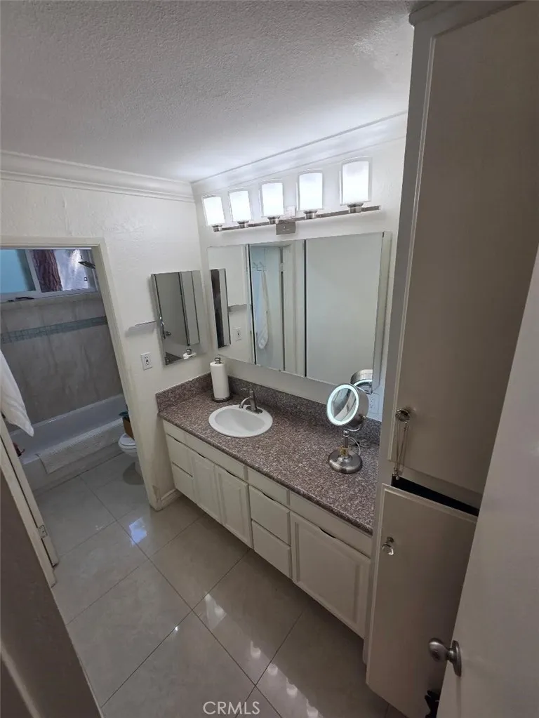 1010 W Macarthur Boulevard #77 Santa Ana, CA 92707