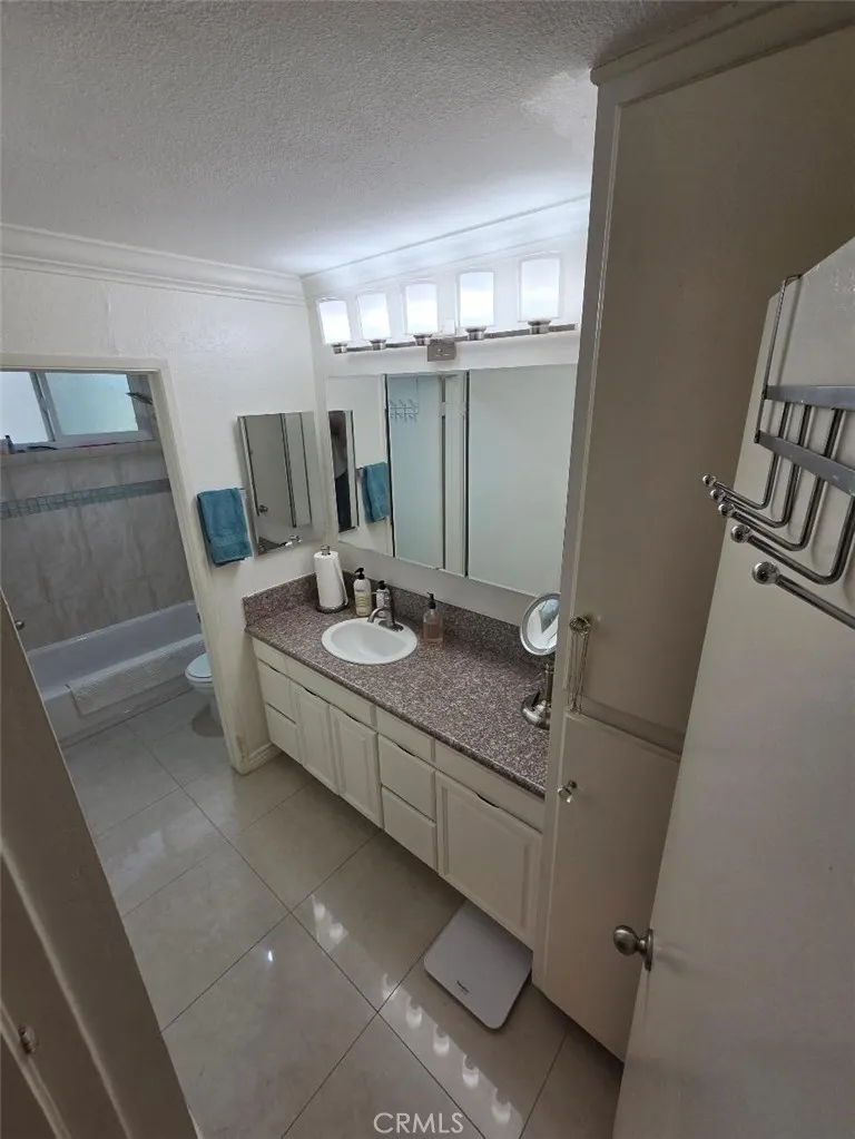 1010 W Macarthur Boulevard #77 Santa Ana, CA 92707