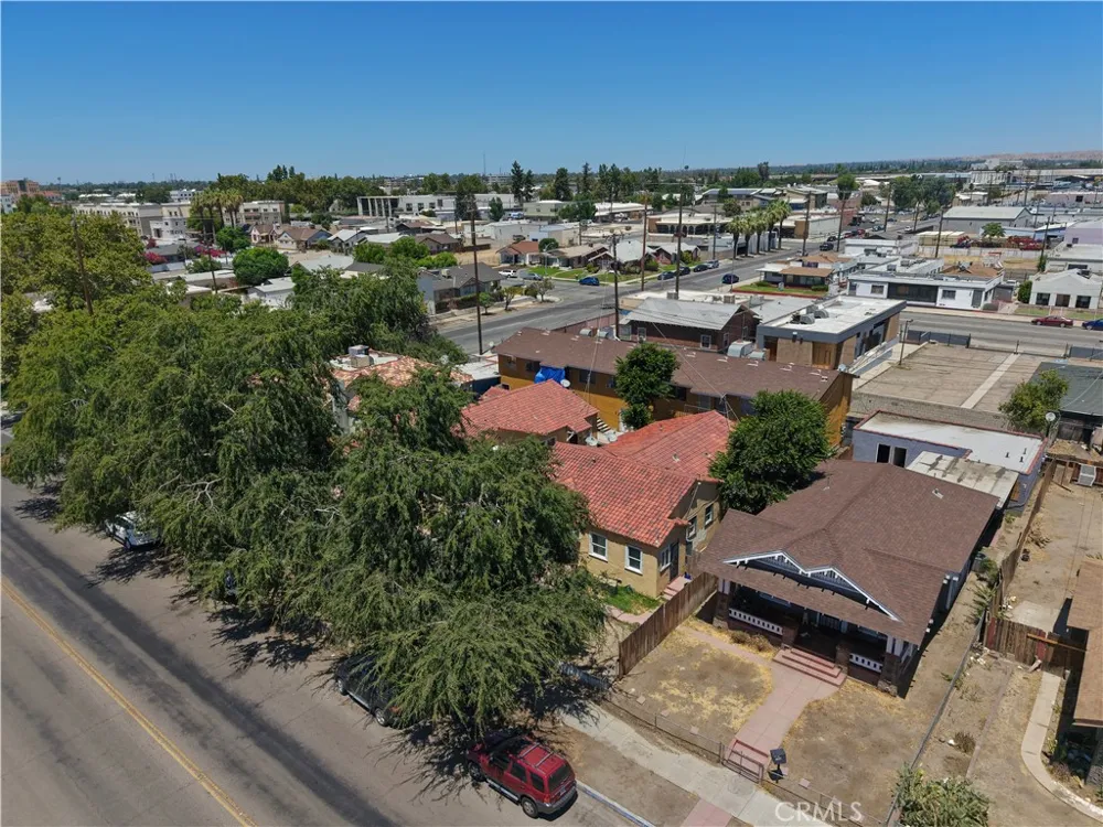 210 17th Street Bakersfield, CA 93301