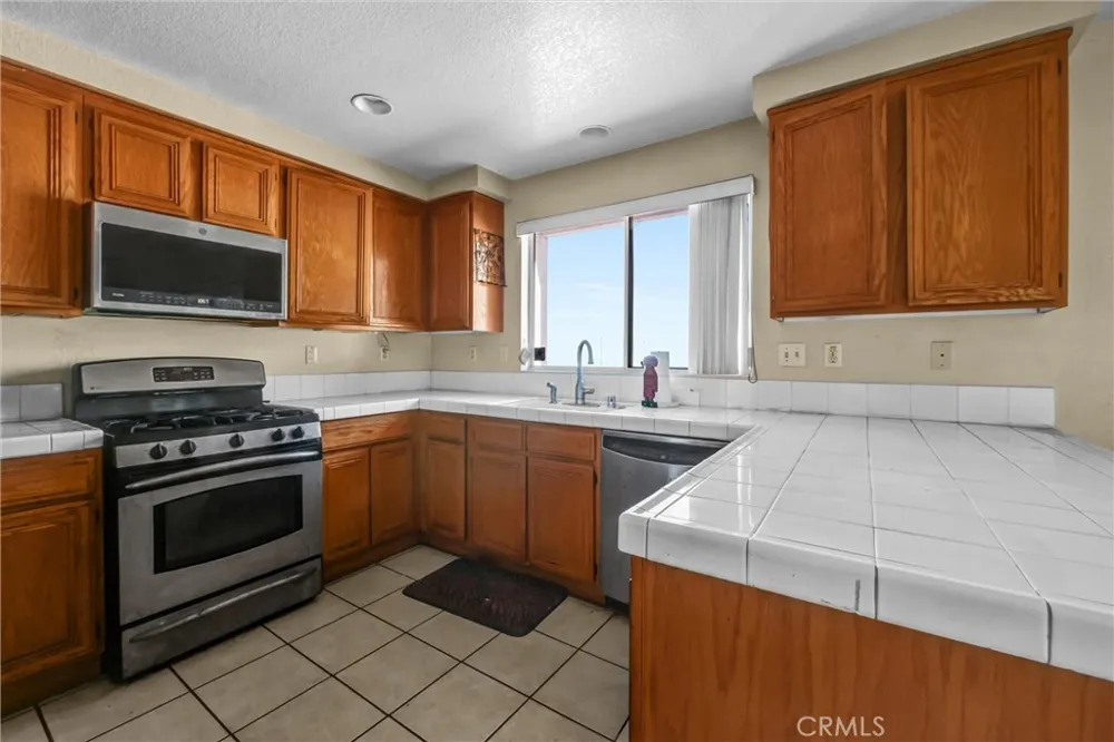 1813 Mirador Azusa, CA 91702