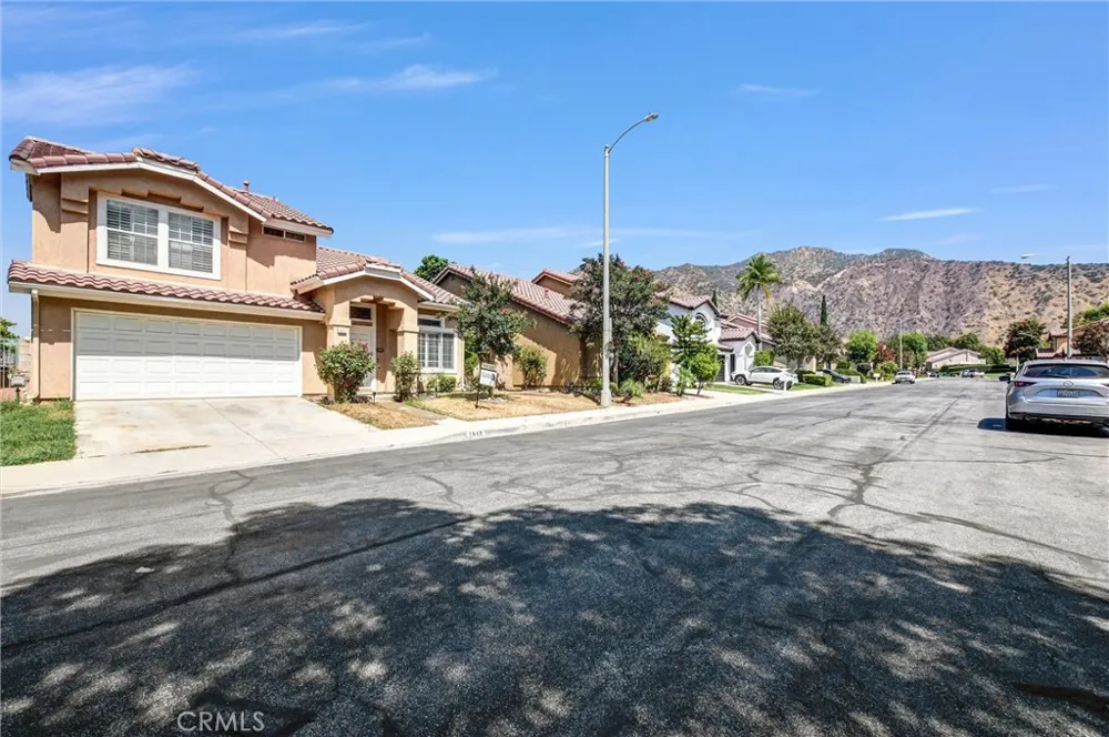 1813 Mirador Azusa, CA 91702