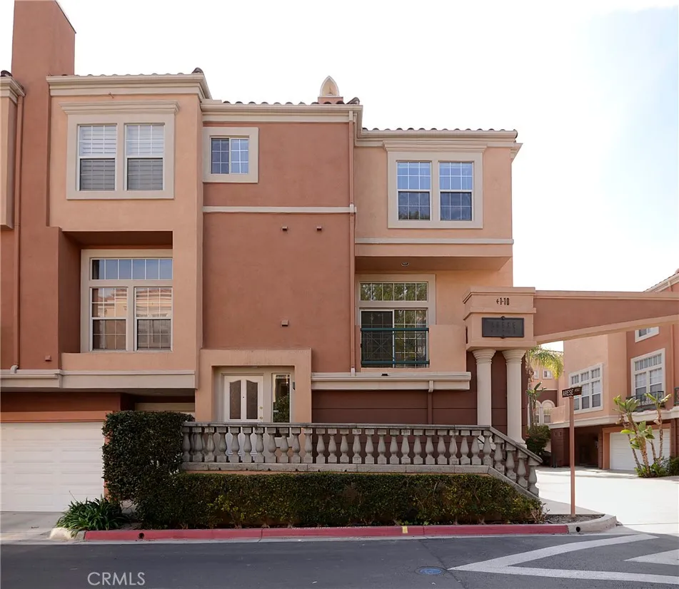 2 Arese Aisle Irvine, CA 92606
