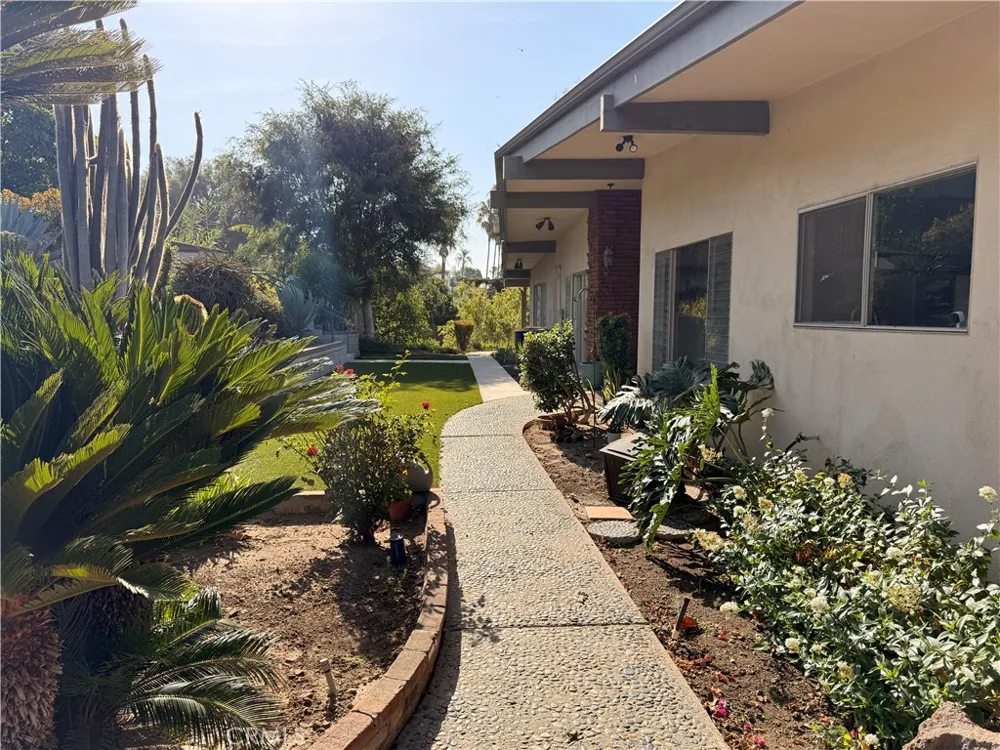 1281 West Road La Habra Heights, CA 90631