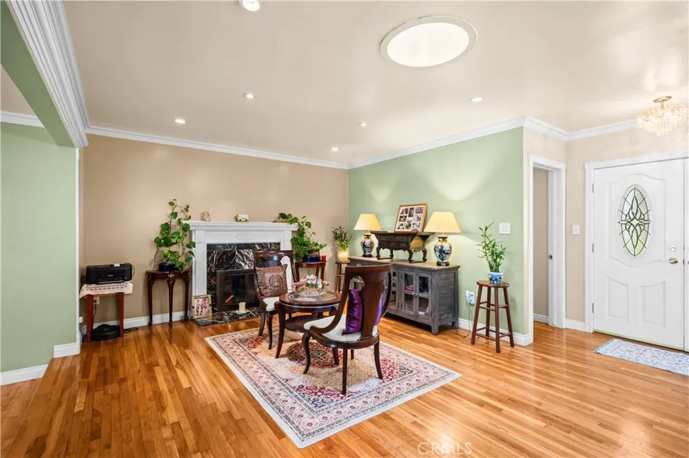 6741 E Huntdale Long Beach, CA 90808