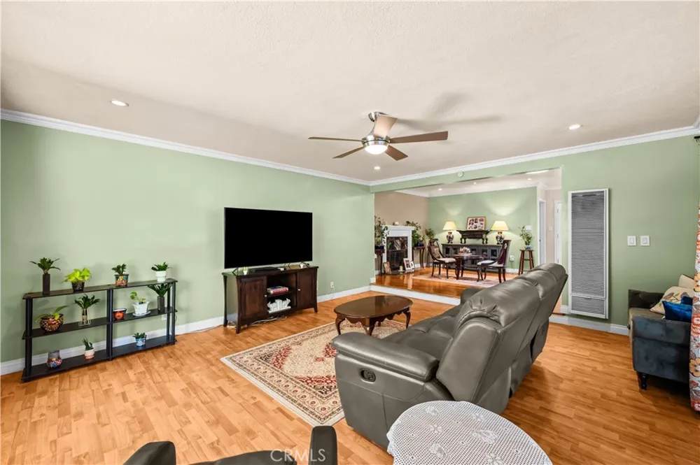 6741 E Huntdale Long Beach, CA 90808