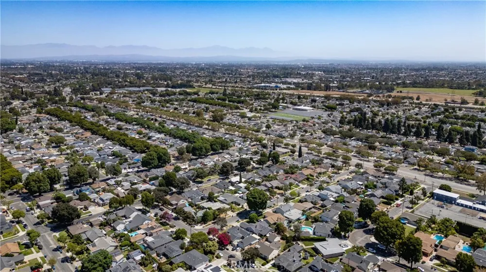6741 E Huntdale Long Beach, CA 90808