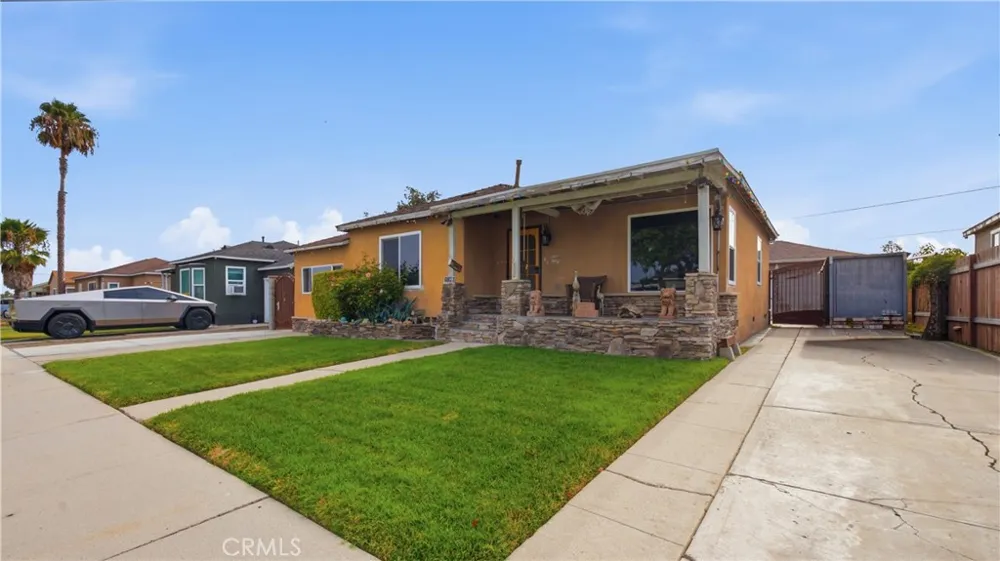 1046 S Gunlock Compton, CA 90220