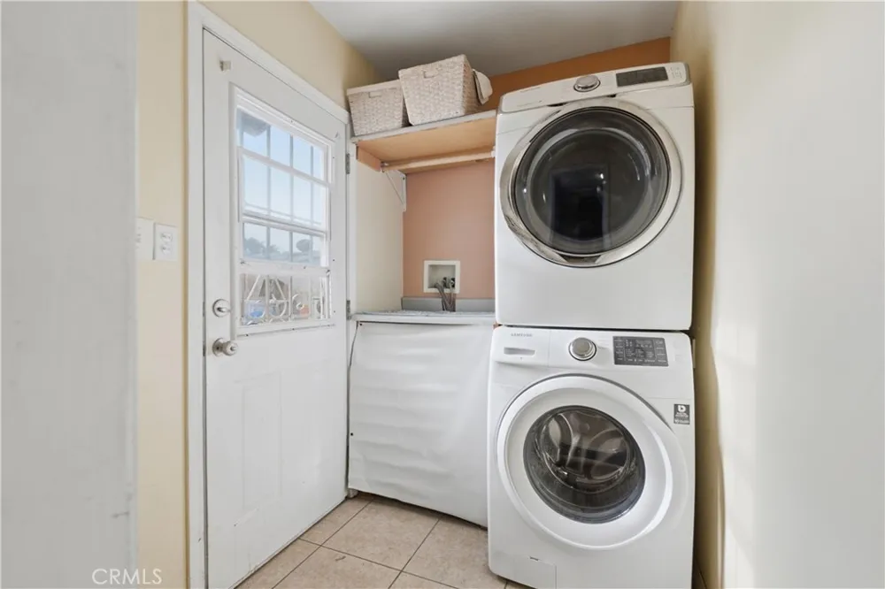 1046 S Gunlock Compton, CA 90220