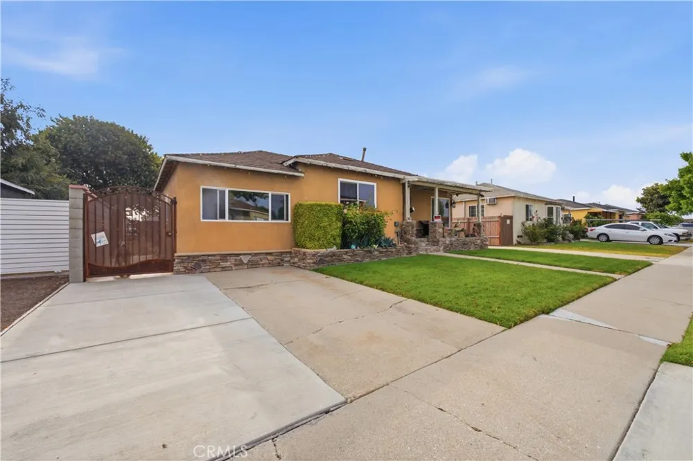 1046 S Gunlock Compton, CA 90220