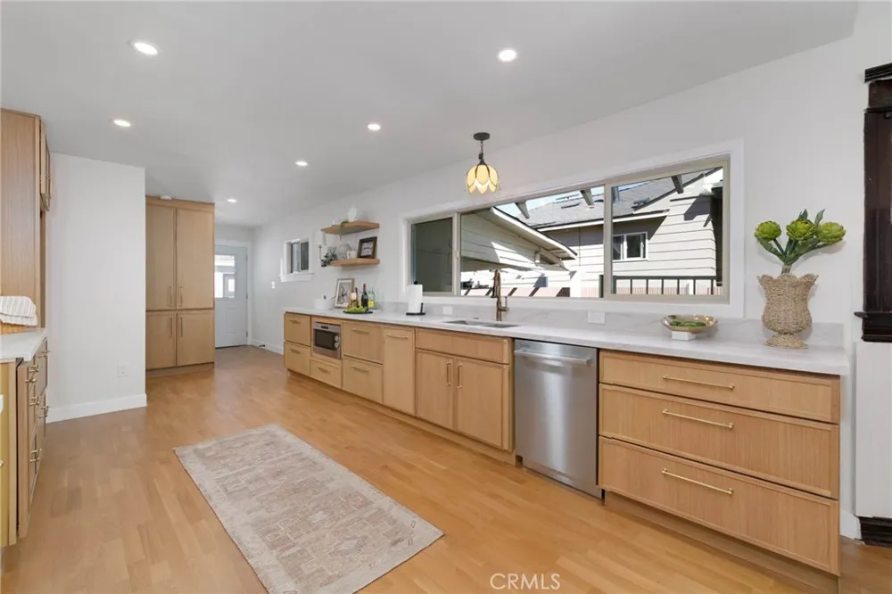 2947 S Hobart Los Angeles, CA 90018