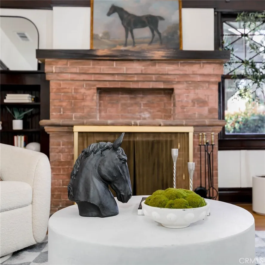 2947 S Hobart Los Angeles, CA 90018