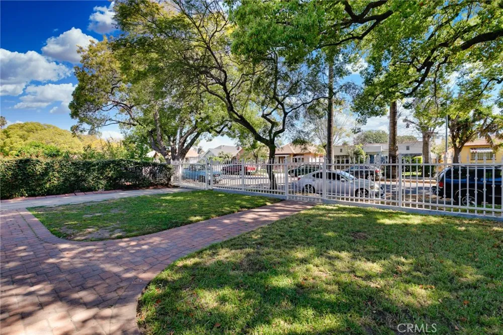 2947 S Hobart Los Angeles, CA 90018