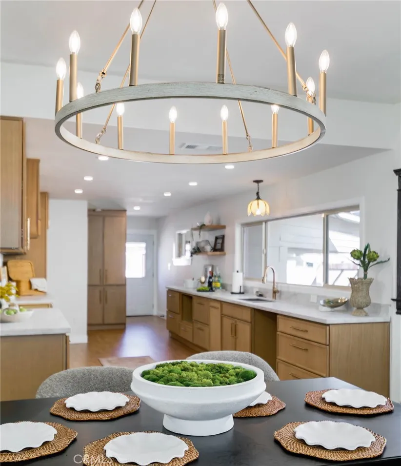 2947 S Hobart Los Angeles, CA 90018