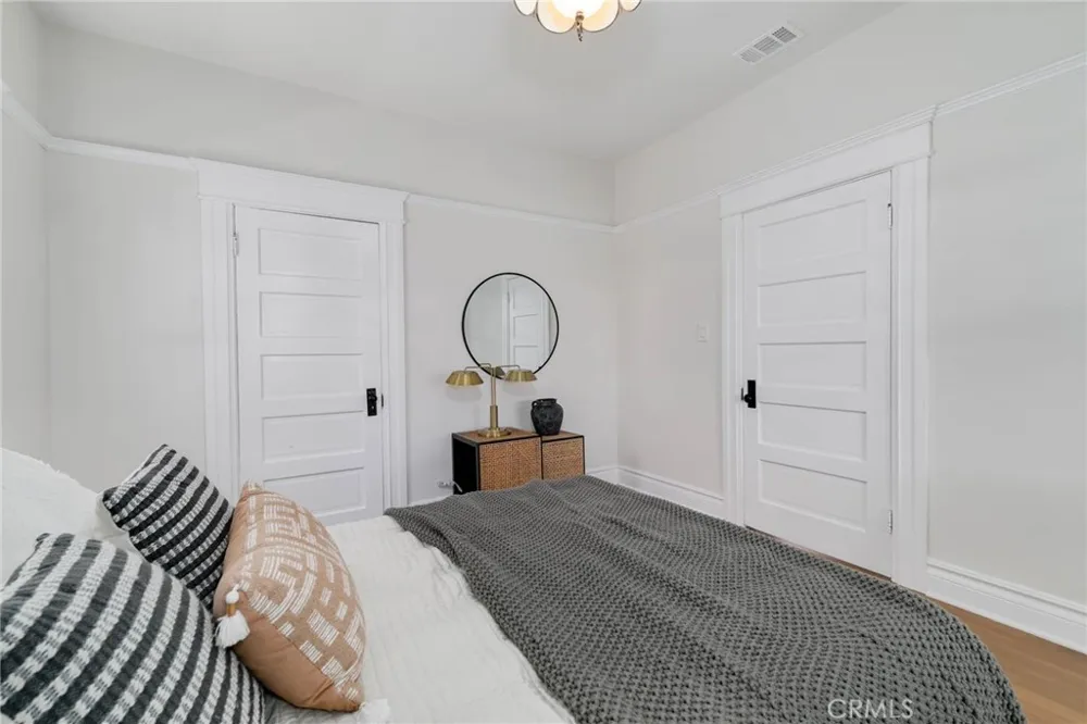 2947 S Hobart Los Angeles, CA 90018