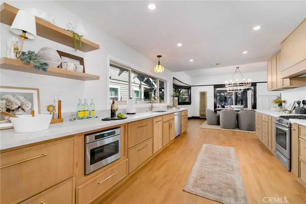 2947 S Hobart Los Angeles, CA 90018