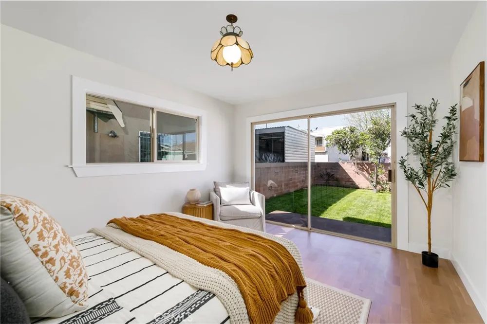 2947 S Hobart Los Angeles, CA 90018
