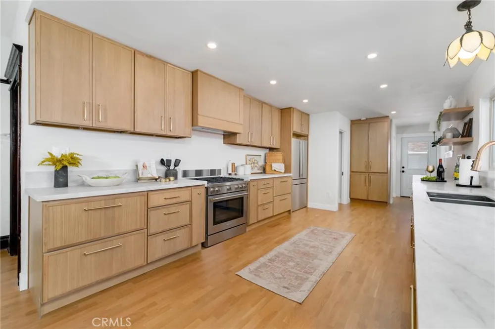 2947 S Hobart Los Angeles, CA 90018